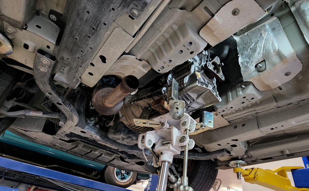 Domestic car repair / ford mustang - transmission and clutch repair