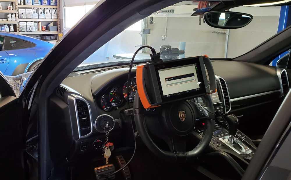 import car repair / Porsche Mecan - diagnostics