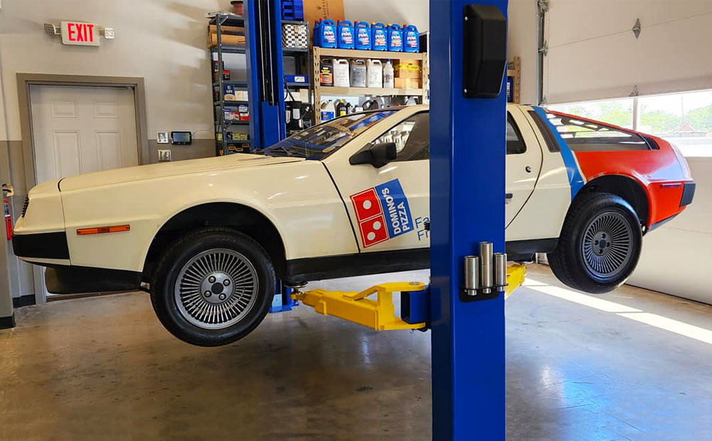 niche car - delorean domino's pizza car