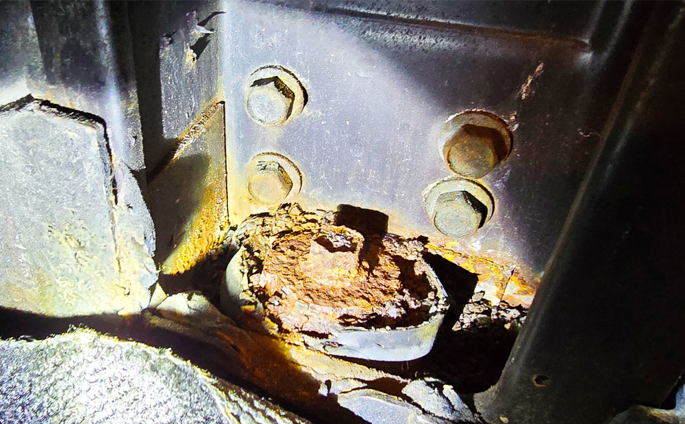 classic corvette pre-purchase inspection - bird cage frame mount