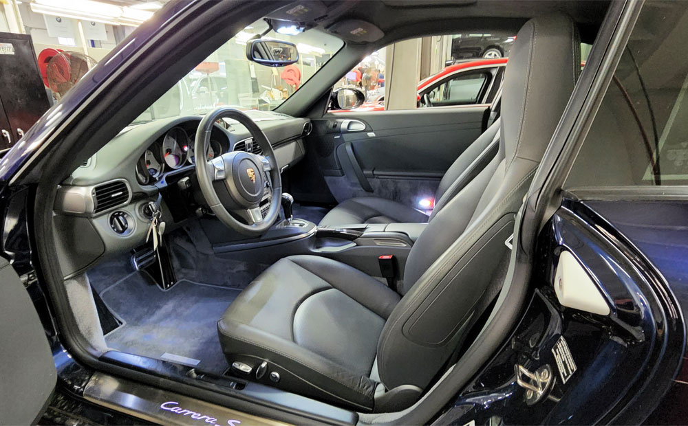 pre-purchase sports car inspection - porsche 911 997 - interior inspection