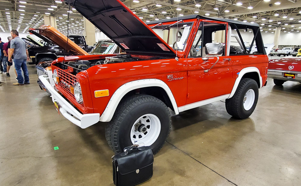 4x4 truck pre purchase inspection - red bronco at auction